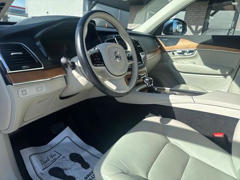 Used 2022 Volvo XC90 T6 Momentum w/ Advanced Package image 11