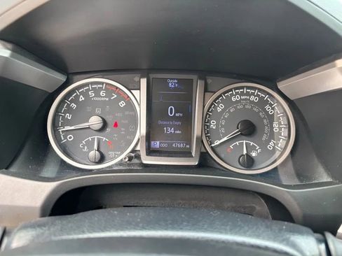 Used 2020 Toyota Tacoma SR5 AWD/4WD image 16