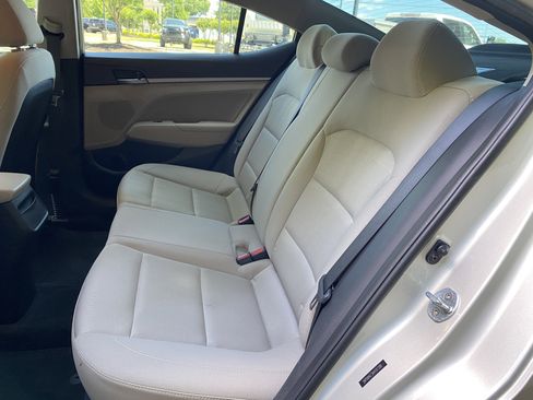 Used 2017 Hyundai Elantra SE FWD image 33