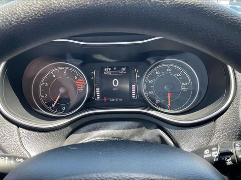 Used 2020 Jeep Cherokee Latitude FWD image 20