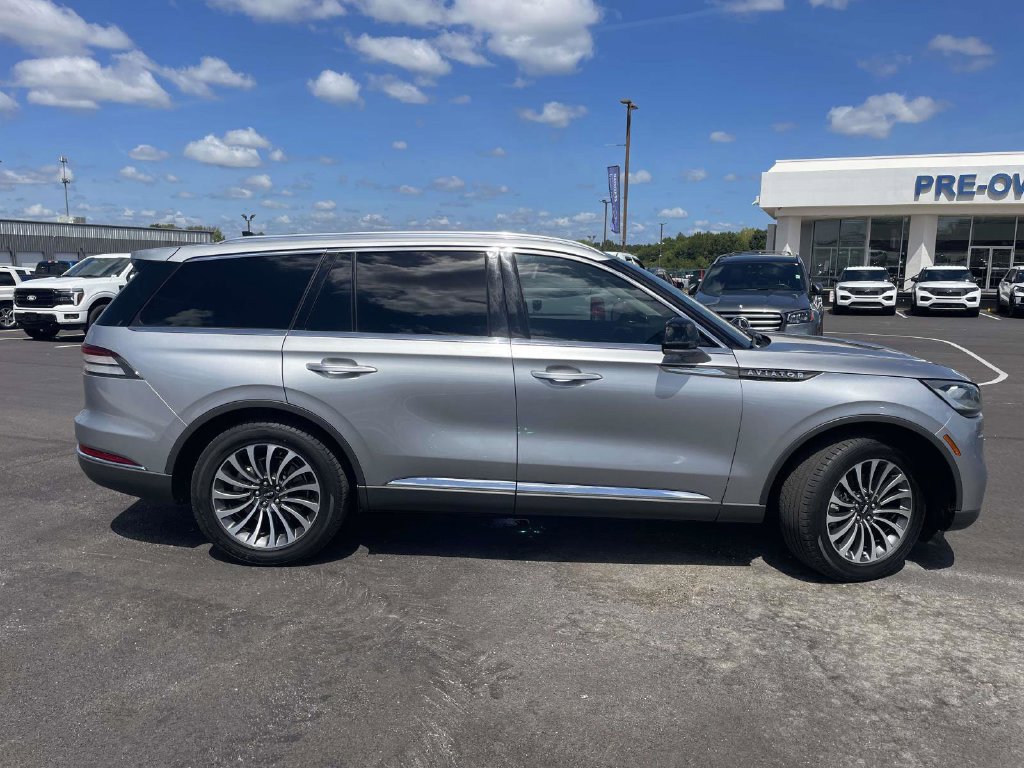 Used 2024 Lincoln Aviator 2WD w/ Premium Package image 2