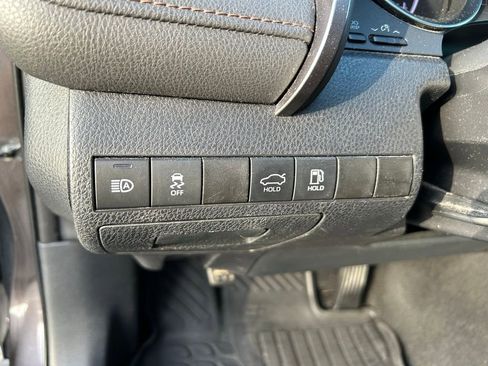 Used 2020 Toyota Camry LE FWD image 18