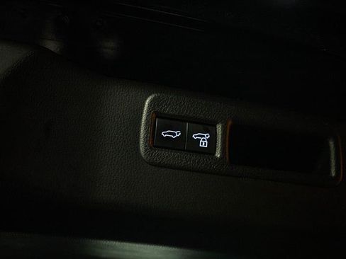 Used 2022 Toyota Venza XLE AWD/4WD image 8