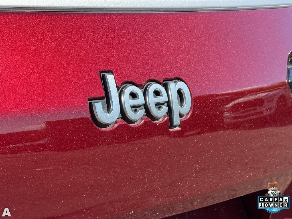 Used 2023 Jeep Grand Cherokee L Summit w/ Advanced Protech Group IV AWD/4WD image 9