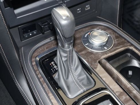 Used 2024 Nissan Armada Platinum w/ Captain's Chairs Package image 7