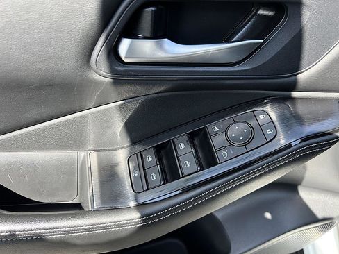 Certified 2025 Nissan Rogue SV image 14