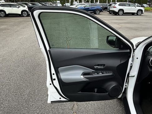 Certified 2023 Nissan Kicks SR w/ SR Premium Package FWD image 11