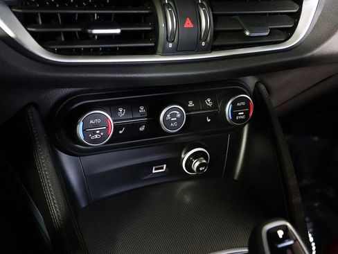 Used 2023 Alfa Romeo Stelvio Veloce AWD/4WD image 22