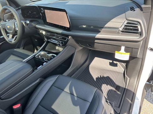 New 2026 Chevrolet Traverse LT w/ Sun and Wheel Package image 11