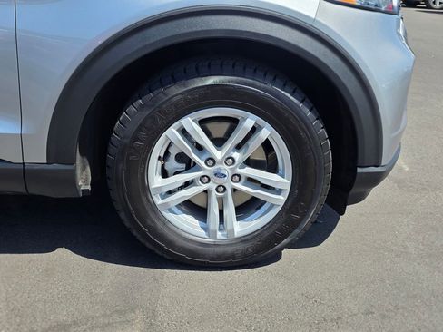 Used 2024 Ford Explorer XLT w/ Equipment Group 202A image 8