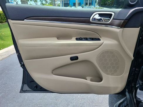Used 2017 Jeep Grand Cherokee Limited RWD image 14