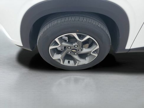 Certified 2024 Chevrolet Trax LT FWD image 25