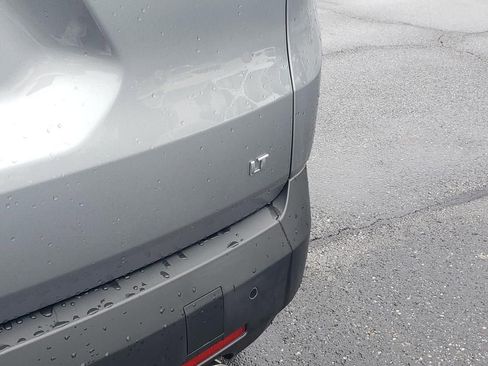 Used 2023 Chevrolet Traverse LT image 12