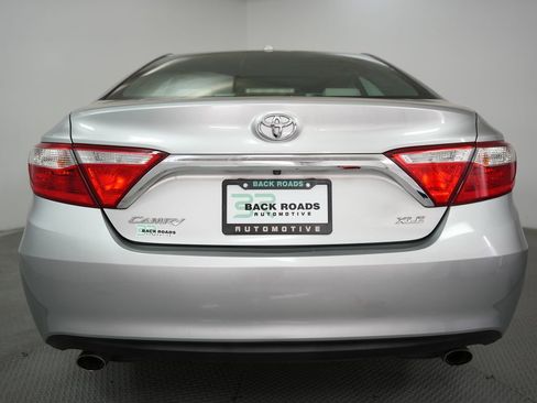 Used 2017 Toyota Camry XLE FWD image 8