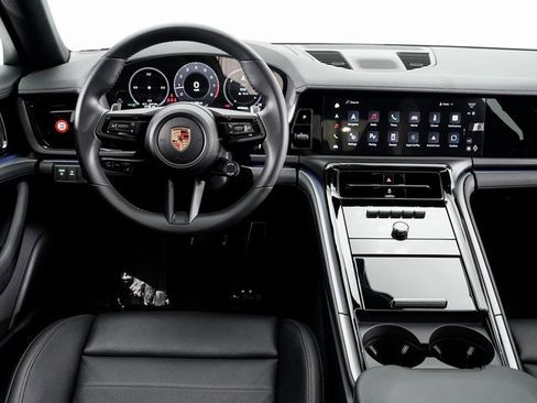 Used 2025 Porsche Panamera 4 image 18