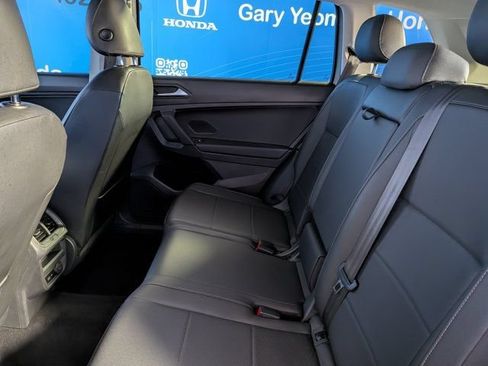 Used 2019 Volkswagen Tiguan SE w/ Panoramic Sunroof Package AWD/4WD image 17