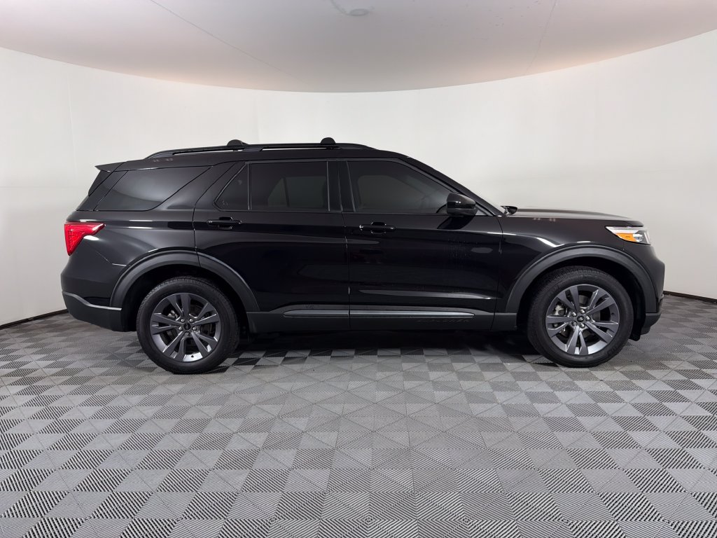 Used 2024 Ford Explorer XLT w/ Equipment Group 202A AWD/4WD image 2