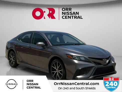 Used 2022 Toyota Camry SE FWD image 3