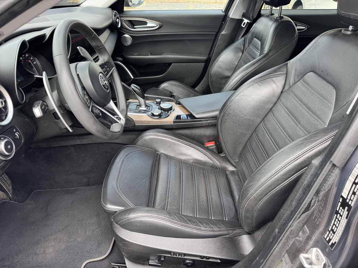 Used 2017 Alfa Romeo Giulia Ti w/ TI 18" Sport Package AWD/4WD image 22