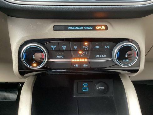 Used 2022 Ford Escape SE w/ SE Sport Appearance Package image 51