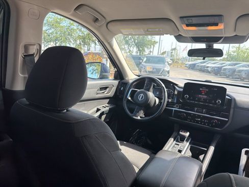 Certified 2024 Nissan Pathfinder SV FWD image 10