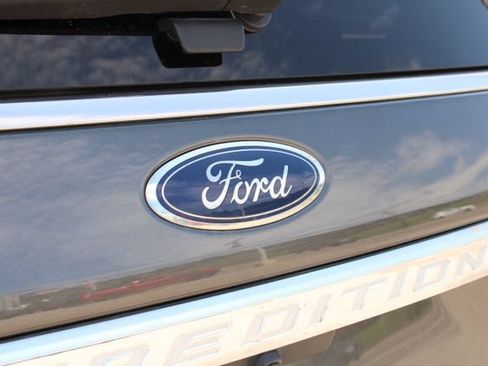 Used 2018 Ford Expedition XLT w/ Equipment Group 202A AWD/4WD image 15