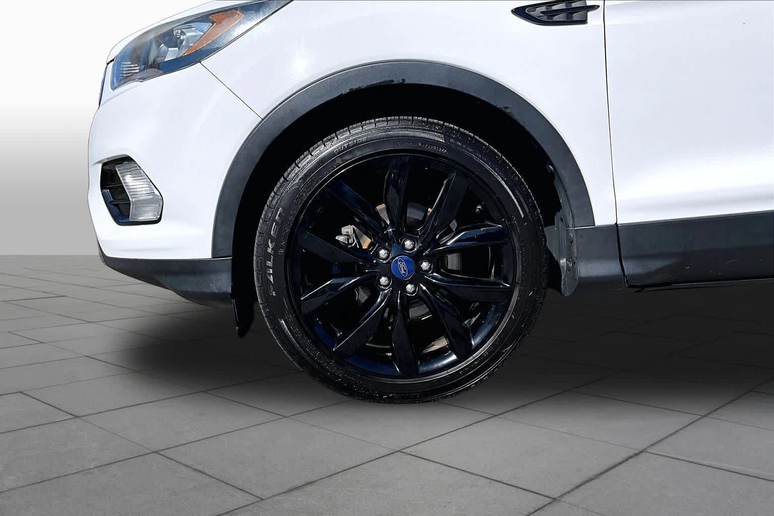 Used 2017 Ford Escape SE w/ SE Sport Appearance Package FWD image 11