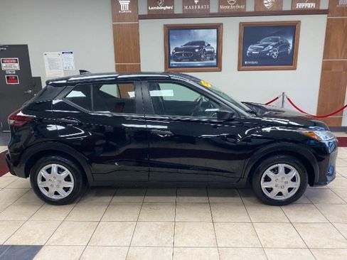 Used 2022 Nissan Kicks S FWD image 5