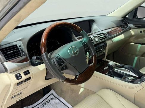 Used 2016 Lexus LS 460 w/ Comfort Package RWD image 22