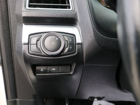 Used 2018 Ford Explorer Limited w/ Equipment Group 301A AWD/4WD image 12