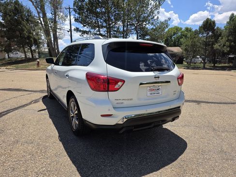 Used 2020 Nissan Pathfinder SV AWD/4WD image 4