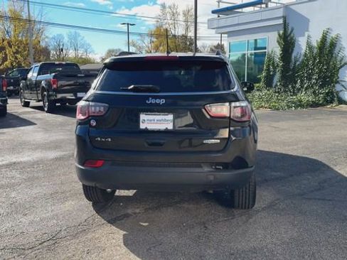 Used 2018 Jeep Compass Latitude w/ Cold Weather Group AWD/4WD image 7
