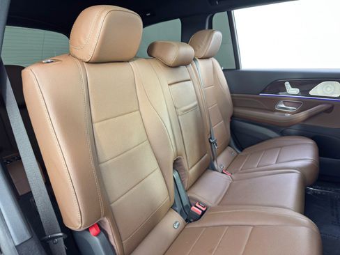 Used 2024 Mercedes-Benz GLS 450 4MATIC image 44