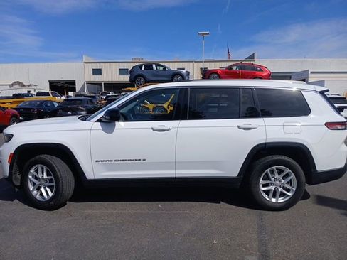 Used 2023 Jeep Grand Cherokee L Laredo image 9