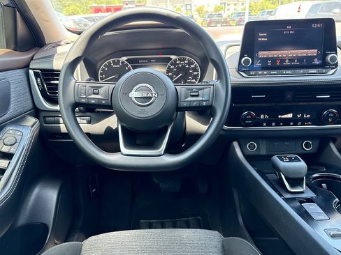 Used 2023 Nissan Rogue SV FWD image 9