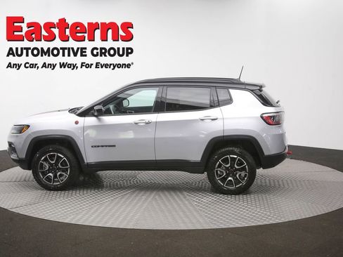 Used 2025 Jeep Compass Trailhawk w/ Trailer Tow Group AWD/4WD image 59