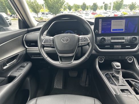Used 2025 Toyota Grand Highlander AWD image 15