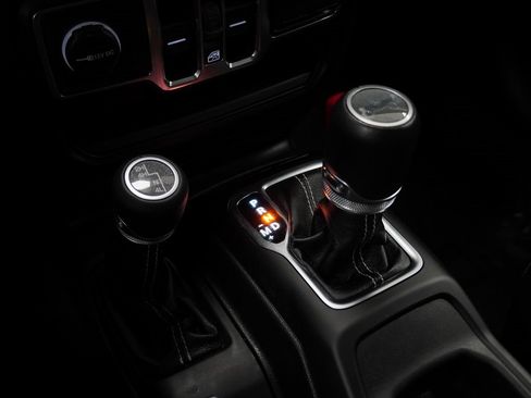 Used 2019 Jeep Wrangler Unlimited Sahara w/ Cold Weather Group image 39