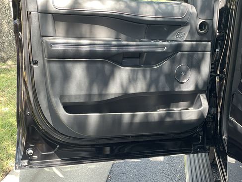 Used 2024 Ford Expedition Limited AWD/4WD image 13