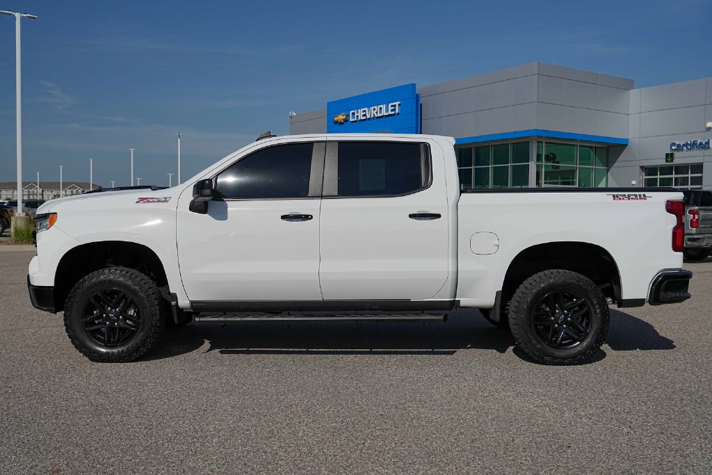 Used 2025 Chevrolet Silverado 1500 LT Trail Boss w/ Convenience Package II AWD/4WD image 11