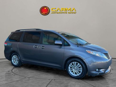 Used 2014 Toyota Sienna XLE image 11