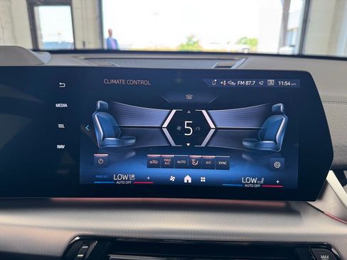 Used 2025 BMW X2 xDrive28i w/ Technology Package image 25