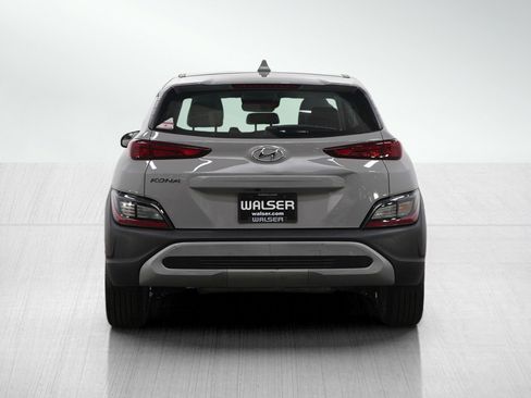 Used 2022 Hyundai Kona SE image 4