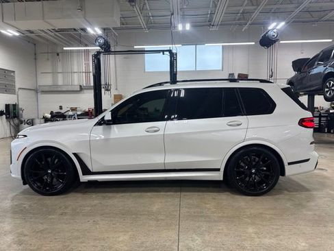 Used 2025 BMW X7 xDrive40i w/ M Sport Package AWD/4WD image 36