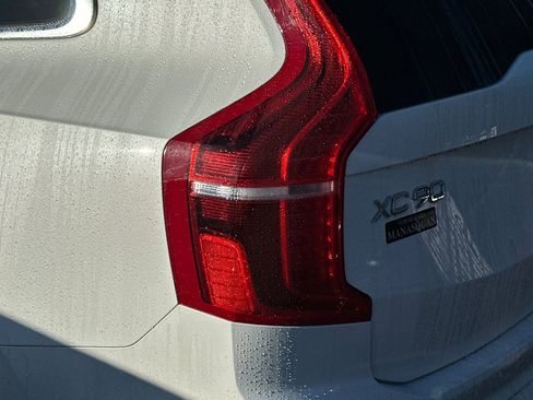 Used 2022 Volvo XC90 T5 Momentum w/ Climate Package image 9