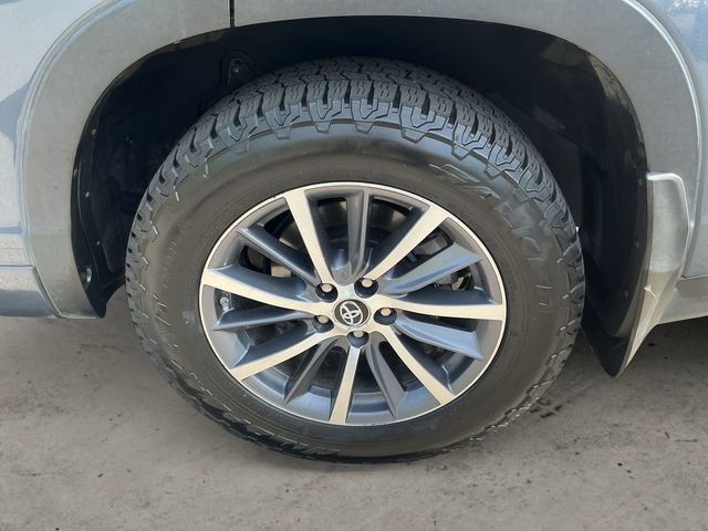 Used 2018 Toyota Highlander XLE AWD/4WD image 9