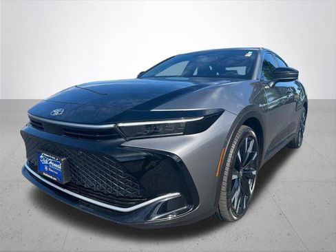 Certified 2024 Toyota Crown Platinum AWD/4WD image 2