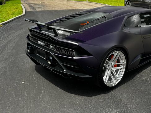 Used 2020 Lamborghini Huracan EVO RWD image 5
