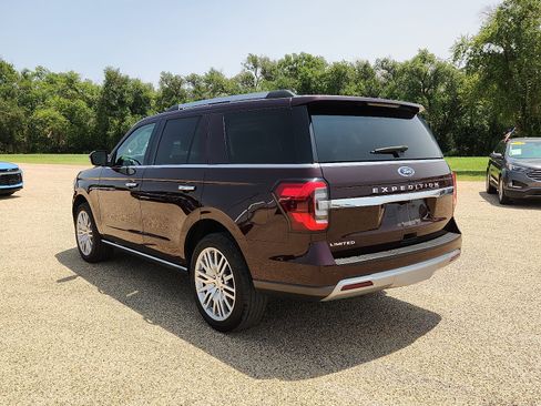 Used 2024 Ford Expedition Limited AWD/4WD image 3