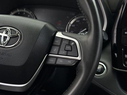 Used 2022 Toyota Highlander XLE AWD/4WD image 10
